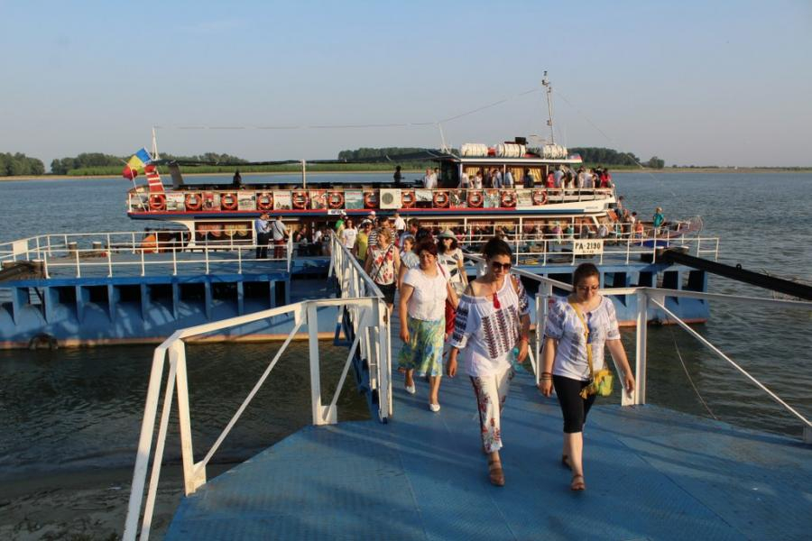 Minicroaziere pe Dunăre, parade, petreceri şi competiţii sportive, de Zilele Dunării, la Galaţi
