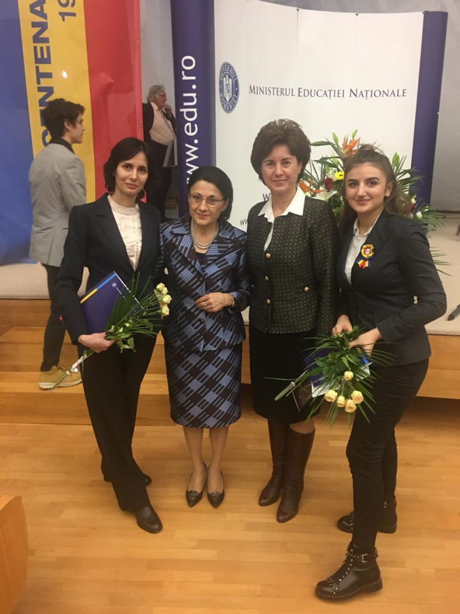 Diplomă de merit pentru Colegiul Elena Doamna. Parcul aromat, premiat de Ministerul Educaţiei
