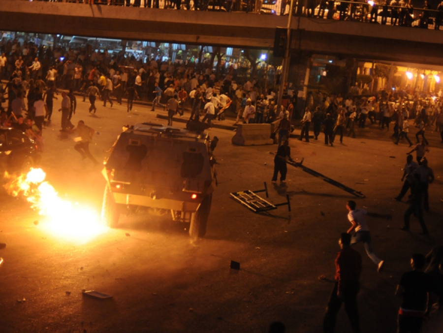 Confruntări violente la Cairo: 24 de morţi şi peste 200 de răniţi