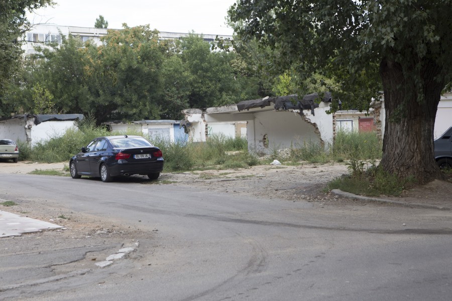 Gălăţenii s-au săturat de RUINELE GARAJELOR! Restructurarea urbană de la Ancora bate pasul pe loc (FOTO)