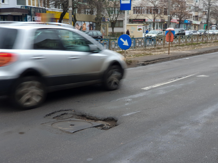 Şi-a lăsat maşina în intersecţie