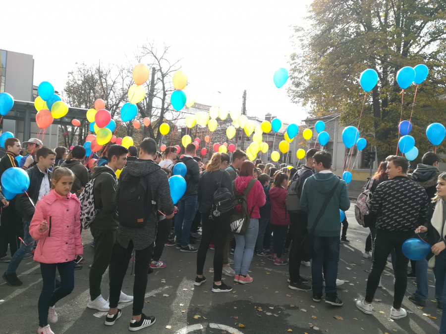 100 de baloane colorate au fost eliberate pe cerul Galaţiului