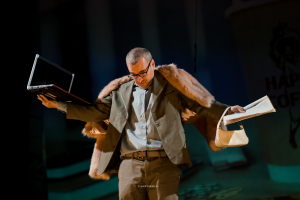 Bugetarul român (sau universal), cu bune și cu mai puțin bune. Cronică de teatru