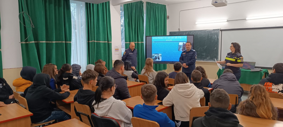 Lecții de cumințenie pentru tinerii din zona „roșie” a județului