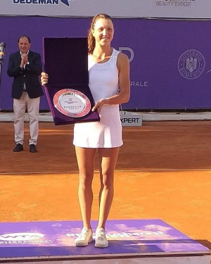Finală jucată la primul tablou principal de turneu WTA după doi ani. În imagine - Patricia Ţig, la festivitatea de premiere a turneului de la Bucureşti