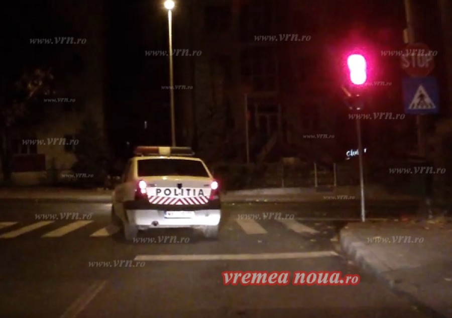 VASLUI: Maşina Poliţiei “are voie” să treacă PE ROŞU! (VIDEO)