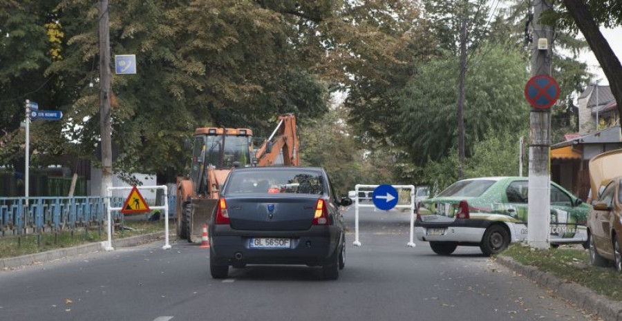 Circulaţie întreruptă pe strada Aurel Vlaicu din cauza unei avarii