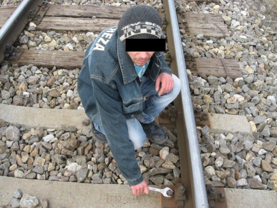 Măsuri severe împotriva hoţilor de cale ferată! Un infractor a fost arestat pentru o pagubă uriaşă