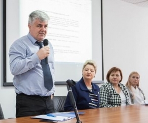 Guvernul României | Ministrul pentru Mediul de Afaceri, consiliat de un gălăţean