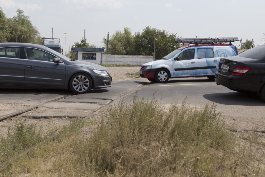 CRATERELE de la trecerea de CALE FERATĂ spre Brăila vor fi ASTUPATE