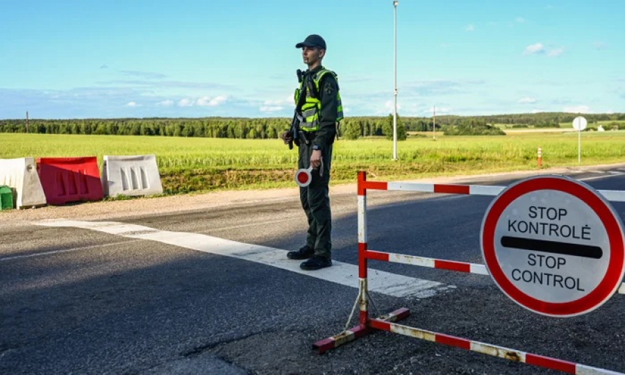 Polonia reintroduce controalele la frontierele cu Germania şi Lituania