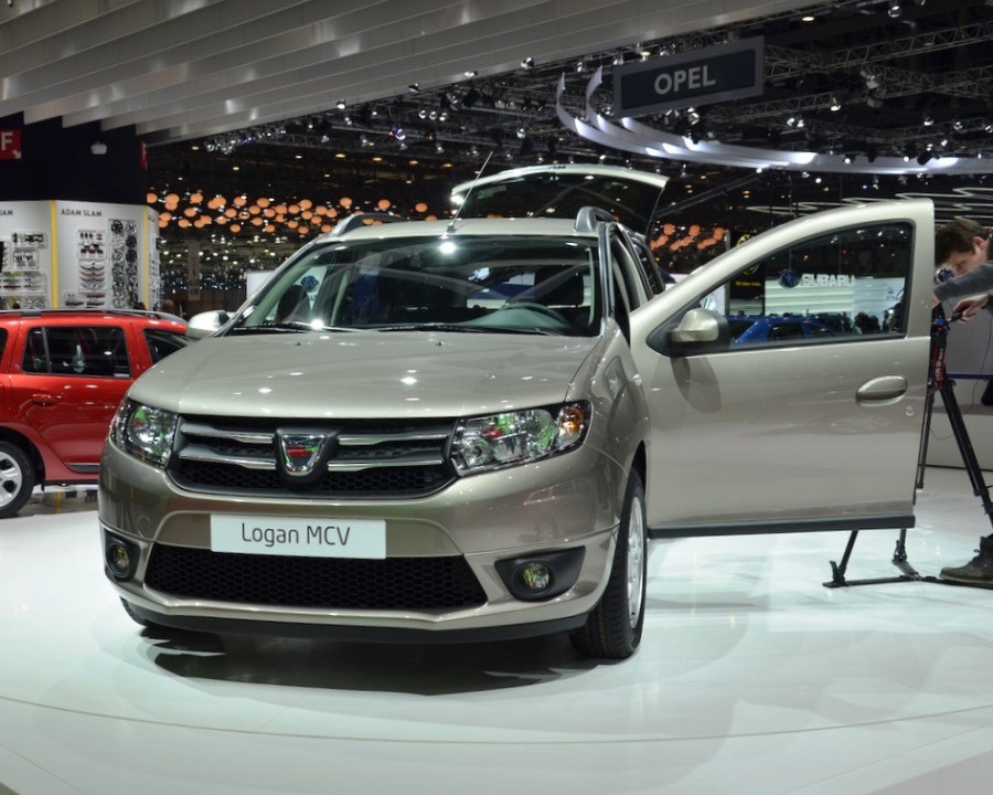 Сколько стоит новая поколения. Dacia Logan 2014. Dacia Logan MCV универсал 2021. Dacia Logan Universal 2014.