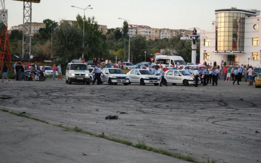 Drifturi ilegale în parcarea de la Danubius: Întâlnirea "şoferilor gălăţeni" a fost întreruptă de Poliţie