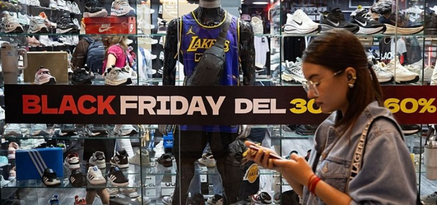 Americanii au cheltuit într-o singură zi cât PIB-ul unor țări din lumea a treia