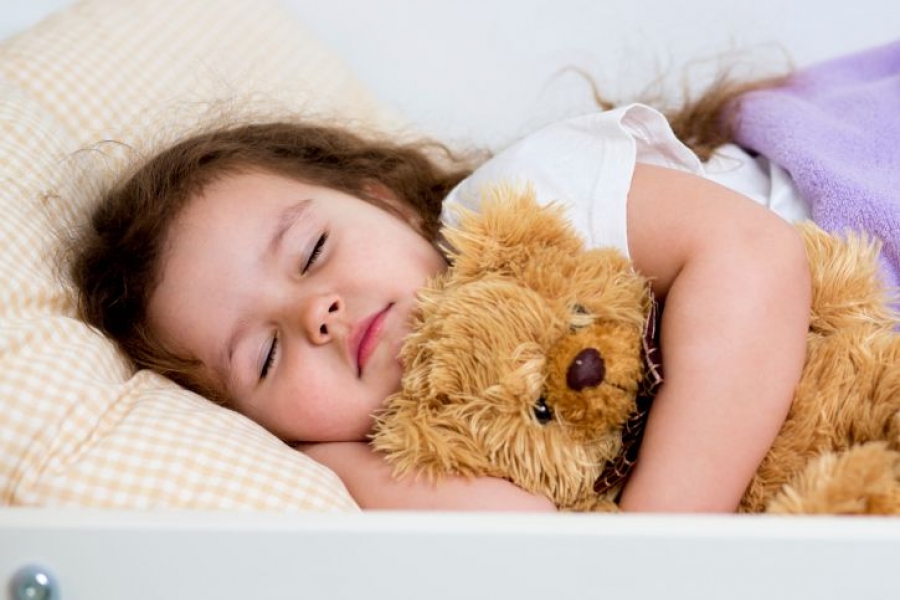 Recomandarea specialiştilor/ De câte ore de somn au nevoie copiii
