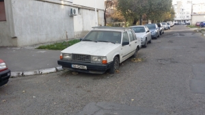 GĂLĂŢENII SESIZEAZĂ/ Maşinile ABANDONATE continuă să deranjeze