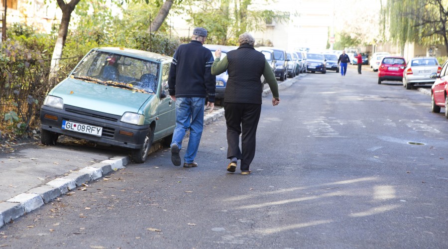 Absurdul este la el acasă în Ţiglina III: Maşini pe trotuare, oameni pe carosabil