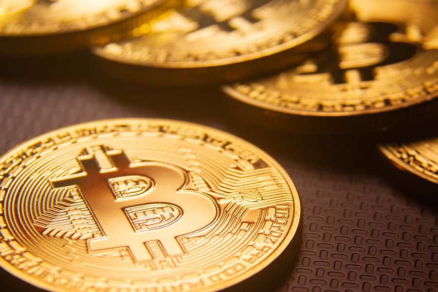 Bitcoin a urcat aproape de 36.000 dolari