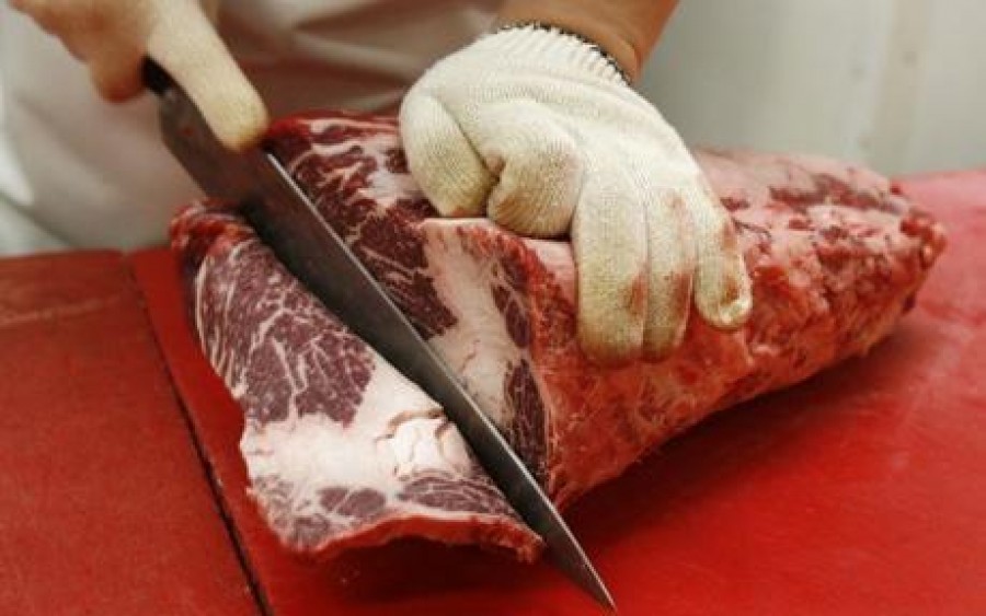 Carnea şi laptele se vor scumpi, potrivit producătorilor