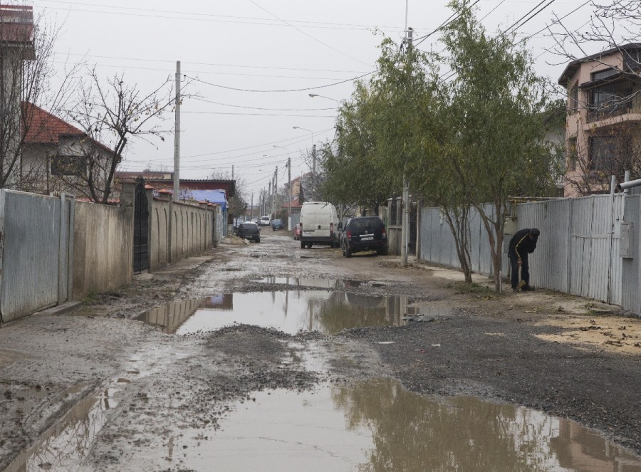 Oamenii NU mai cred în PROMISIUNI/ "Cătunul" dintr-un oraş cu pretenţii europene