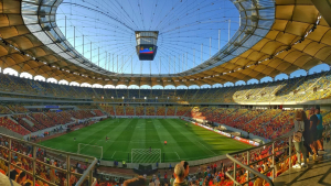 Sute de muncitori fără forme legale, la Arena Națională