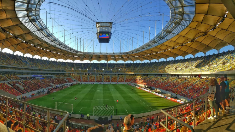 Sute de muncitori fără forme legale, la Arena Națională