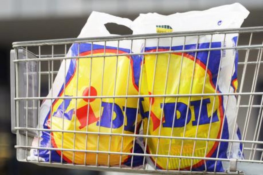 Îmbulzeală la deschiderea primului magazin Lidl din Galaţi (VIDEO)