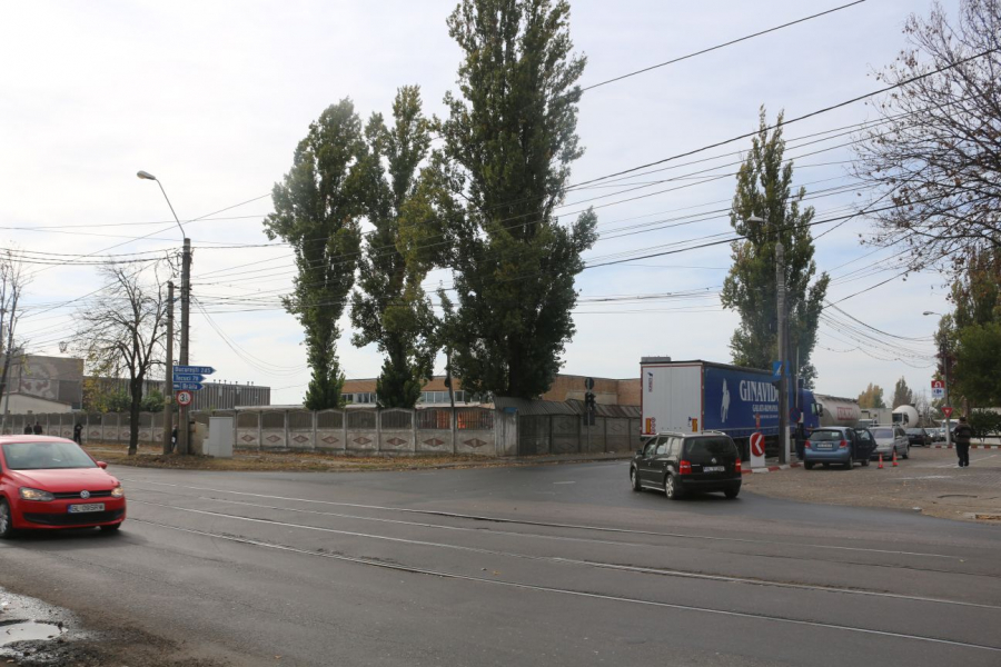 Sens giratoriu la intersecţia bulevardului Coşbuc cu Centura