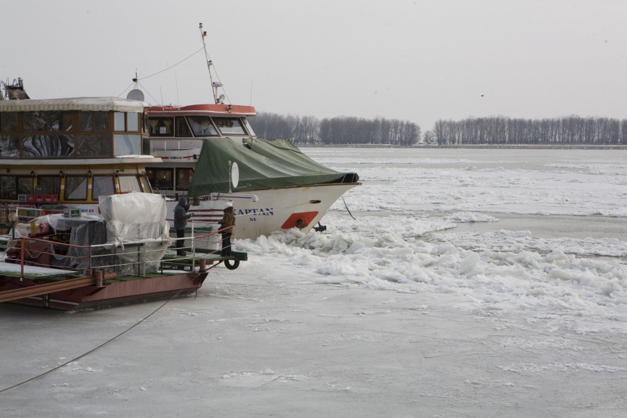 Dunărea sub asediul iernii - Dispozitivul AFDJ Galaţi, întărit cu o navă militară! 