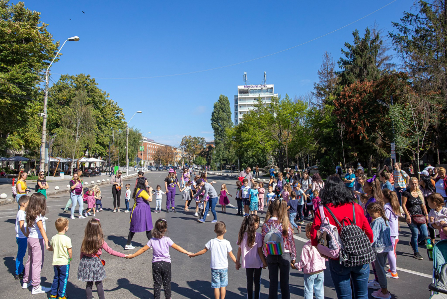 Strada Domnească, în zona Spicu - Romarta, redevine pietonală până la toamnă