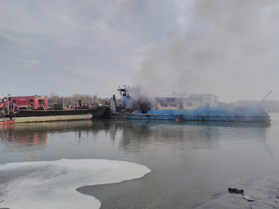 Incendiu pe o barjă a Navrom Galaţi