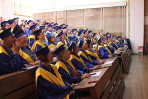 130 de seniori, absolvenţi ai Universităţii Vârstei a Treia