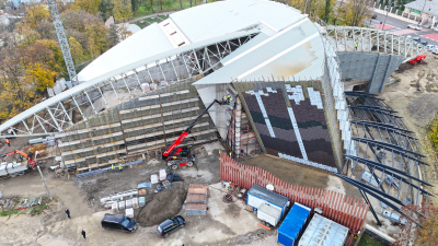 Pe șantierul Muzeului de Artă Vizuală, a început montarea plăcilor decorative ce vor pune în valoare arhitectura spectaculoasă a clădirii