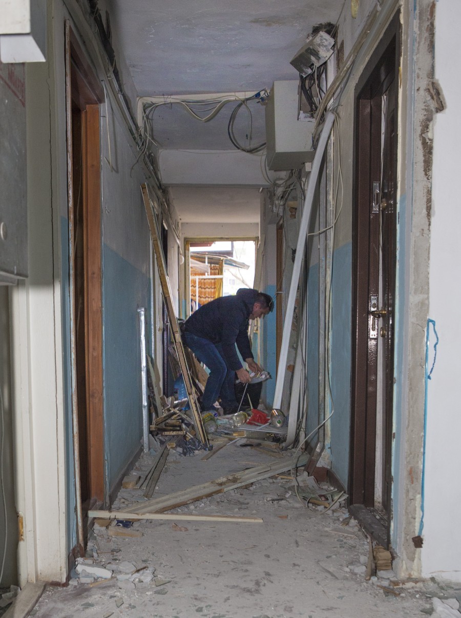 UPDATE/ EXPLOZIE ÎNTR-UN BLOC DIN GALAŢI/ Două persoane au ajuns la spital și 22 de apartamente au fost afectate (FOTO)