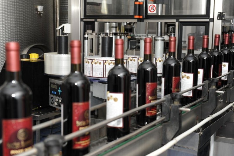 Se anunţă un an bun pentru viticultorii gălăţeni / Vin în valuri, în 2014