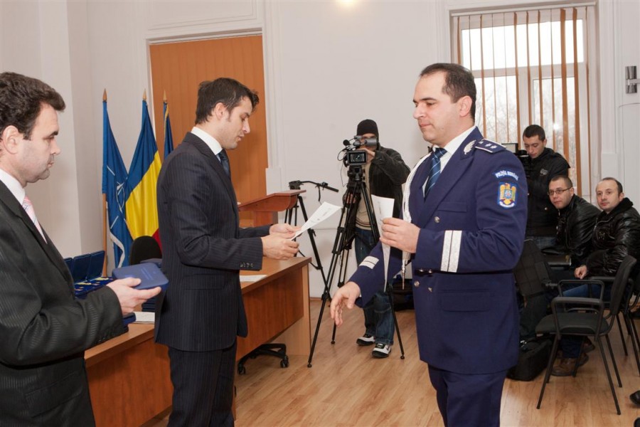 Aproape 130 de poliţişti gălăţeni au fost decoraţi