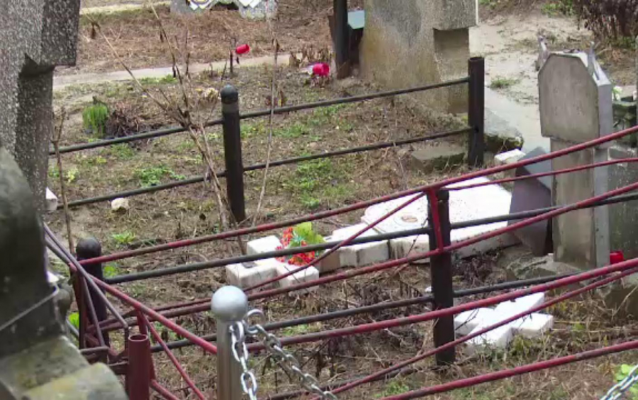 Cimitir vandalizat de Înviere