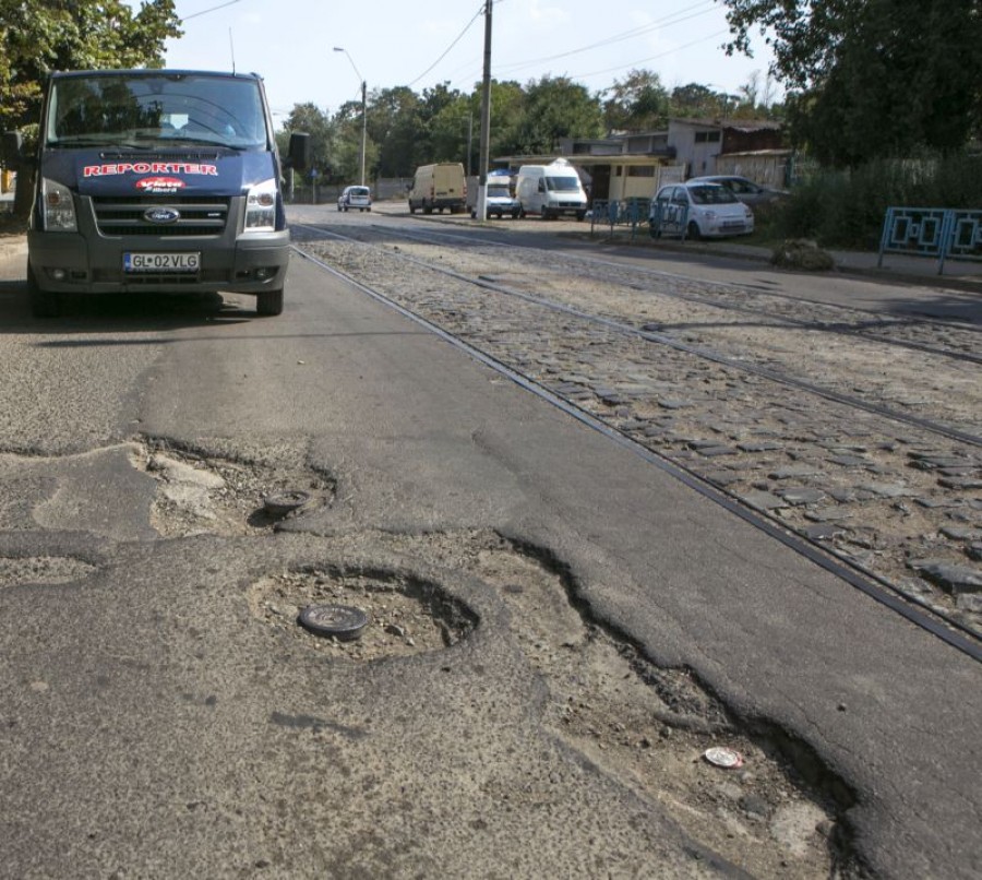 Haos şi bătaie de joc pe strada Traian / Trei ani de proiecte şi licitaţii fără cap