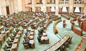 Cu prezenţa la Parlament/ Cât au muncit senatorii gălăţeni anul trecut