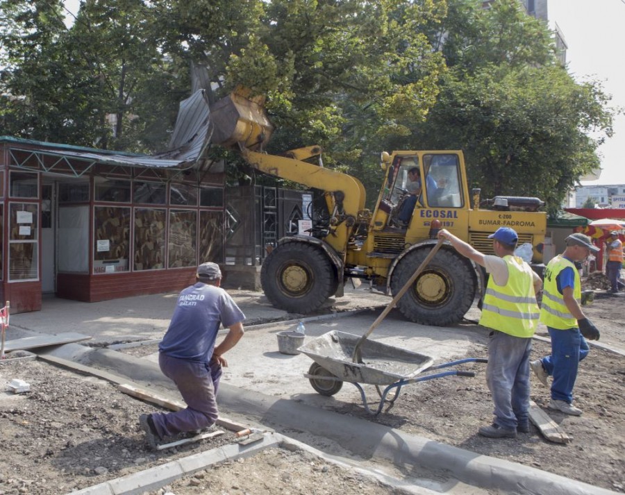 Galaţiul, restructurat urban / Demolarea chioşcurilor şi garajelor continuă şi în 2014