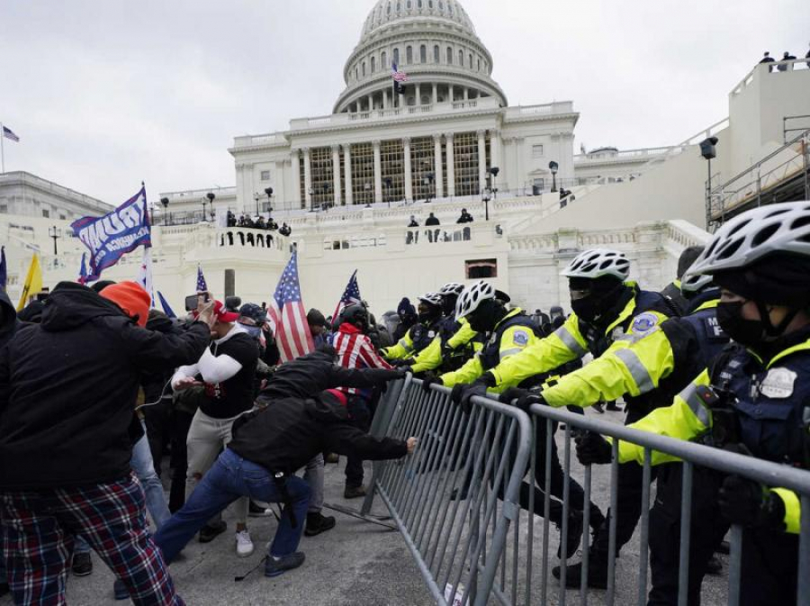 Trump poartă „întreaga responsabilitate” pentru violențele de la Capitoliu