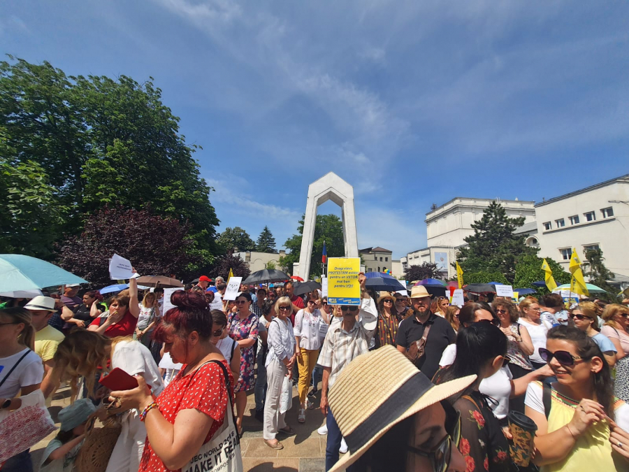 Greva continuă. Angajații din învățământ, din nou în stradă, la Galați (VIDEO)