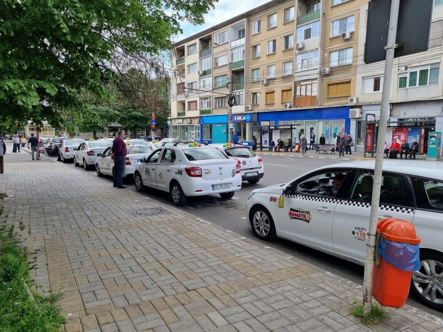 Zeci de taximetriști gălățeni au renunțat la licențe şi s-au mutat la Uber și Bolt