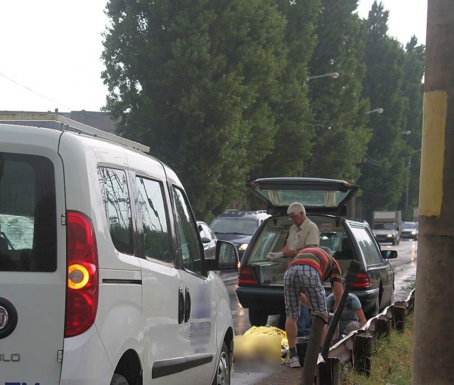 ACCIDENT MORTAL pe CENTURĂ. Un bărbat și-a pierdut viața după ce a fost lovit de o maşină în timp ce căuta râme