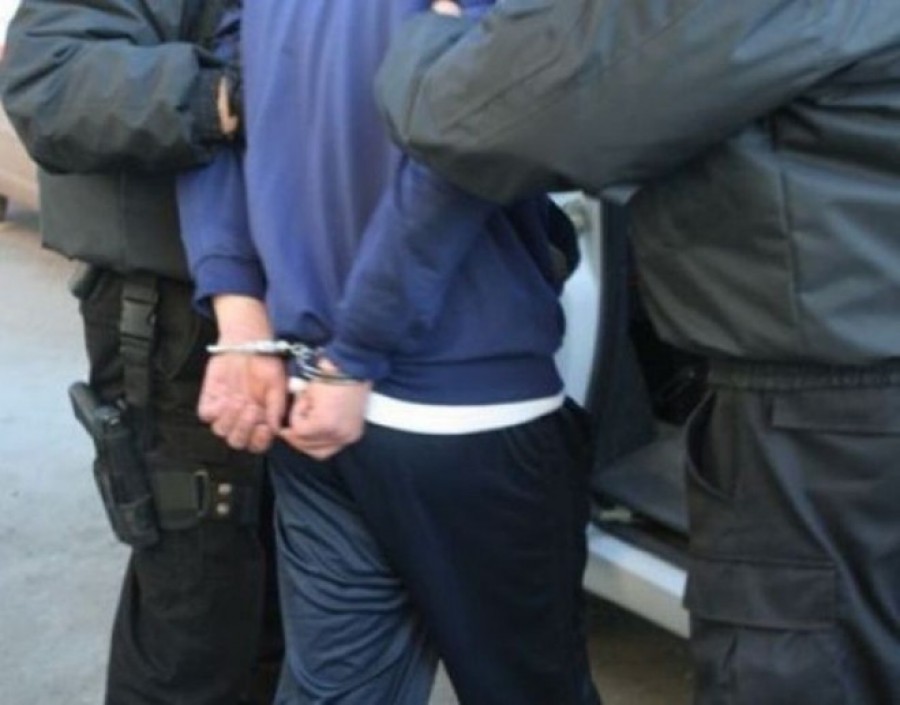 Tâlhăriile pe stradă s-au demodat! Acum infractorii intră pe geamul de la baie