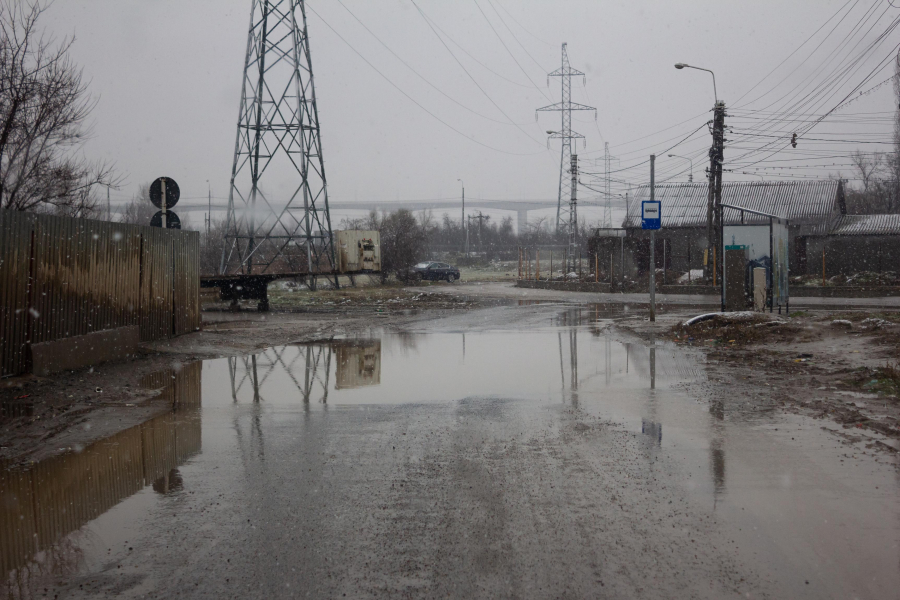 Petiţie pentru modernizarea cartierului Fileşti. Mocirla i-a scos din răbdări pe gălăţeni (FOTO)