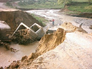 Inundaţiile fac ravagii în România: Galaţi şi alte 13 judeţe au fost afectate
