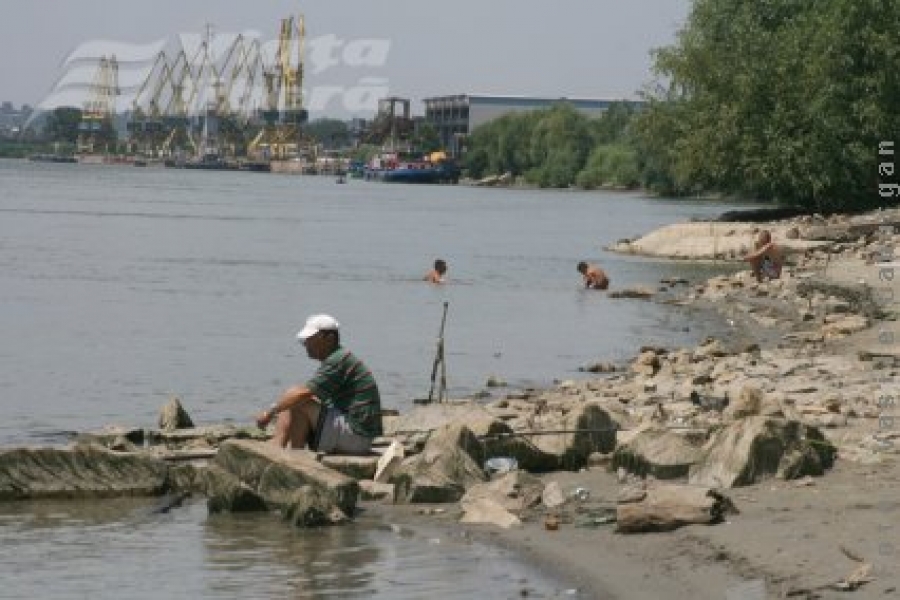 Pescarii sfidează sfidarea de la malul privatizat al Dunării