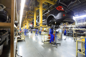Automobilele cu combustie internă, în „cursă” și după 2035