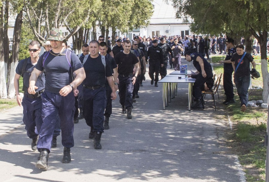 Marşul Jandarmeriei Galaţi: 200 de oameni s-au mobilizat pentru pompierii în nevoie 
